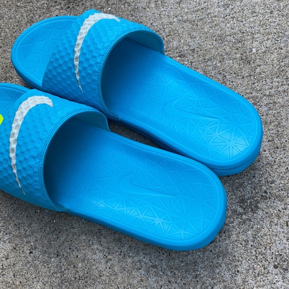 EUC WMNS NIKE BENASSI SOLARSOFT SLIDES
JDI TEALS AQUAS WHITES LIMIT RARE COLOR - Picture 5 of 9